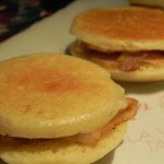Mollete de papada adobada El Mantecas con queso. Mollete (bread) with El Mantecas pickled dewlap and cheese.