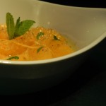 Ensalada de naranja, con jugo de aceituna gordal, comino y menta. Orange salad with gordal olive, cumin and mint.