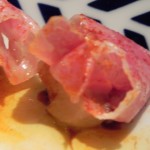 Patatas confitadas en aceite de oliva con jugo de costilla de cerdo y jamón ibérico cocido. Comfit potato in olive oil with pork rib sauce and Iberian boiled ham.