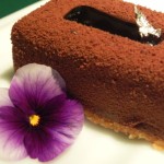 Tarta de chocolate homenaje a Antoni Escribà. Chocolate cake tribute to Antoni Escribà.