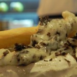 Torta de queso cañarejal con trufa negra y grisines de la casa Torta de queso cañarejal con trufa negra y grisines de la casa