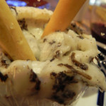 Torta de queso cañarejal con trufa negra y grisines de la casa Cake with Cañarejal cheese black truffle and house breadsticks
