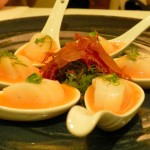 Tiradito de conchas con bloody mary de pisco