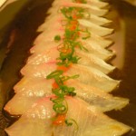 Tiradito de pez limón con ponzu-yuzu y rocoto